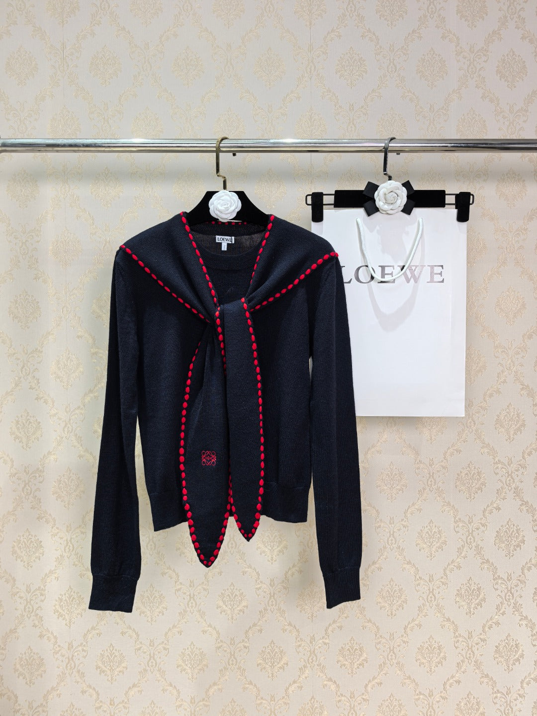 Loewe 26s Bow Tie Integrated Long-Sleeved Pullover Wool 424757